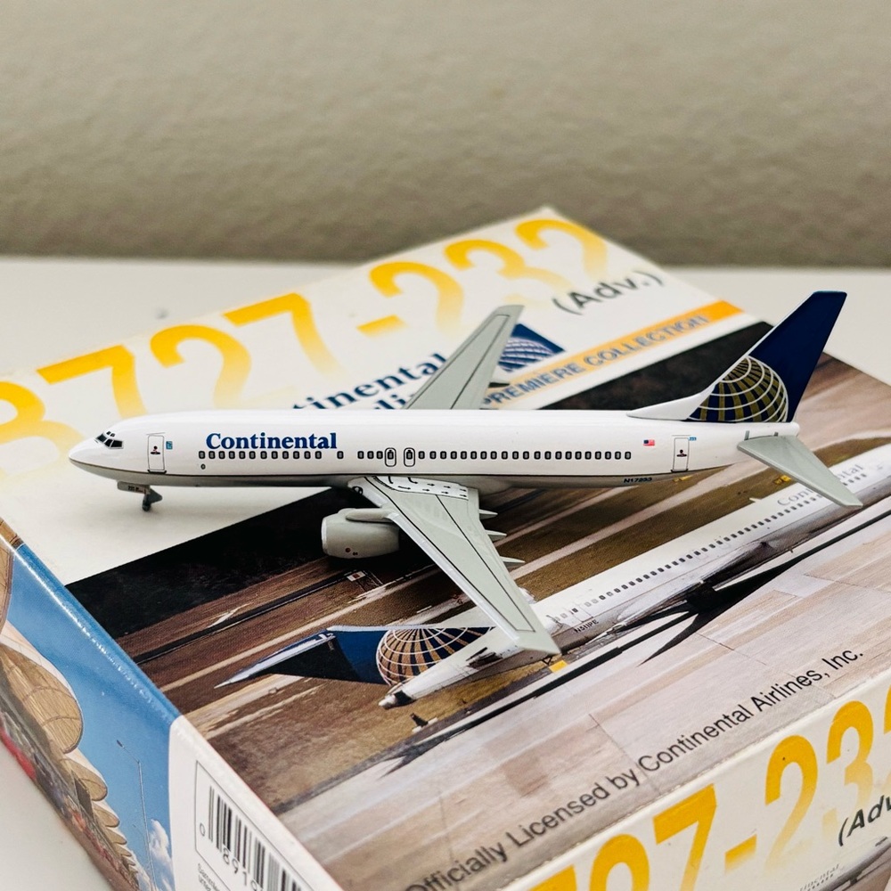 Dragon Wings Continental Airlines B727-232 No.55162 1:400 Die Cast Plane 2000